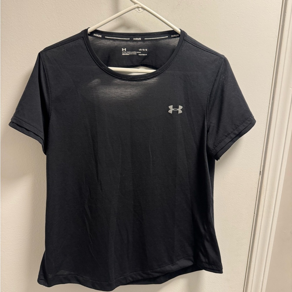 *Under Armour Women's Black Short Sleeve Tee